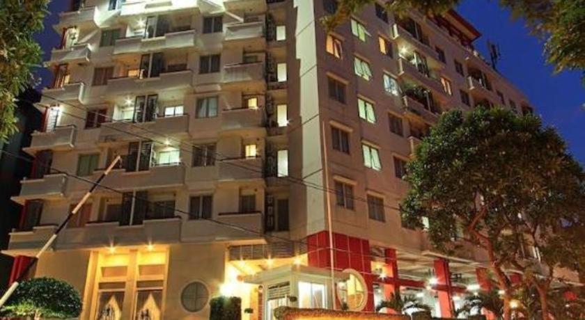 Hotel Golden Sky Pluit Джакарта Екстериор снимка