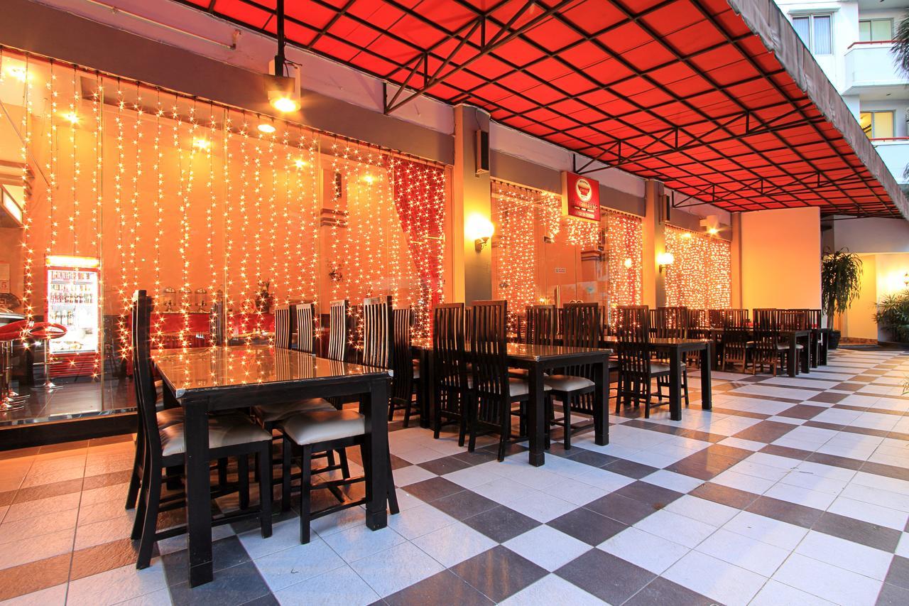 Hotel Golden Sky Pluit Джакарта Екстериор снимка