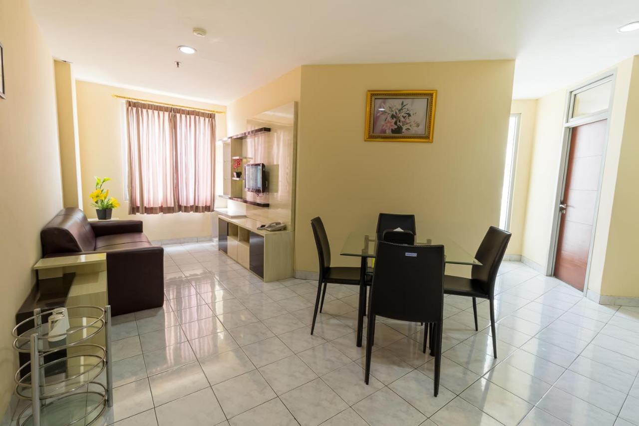 Hotel Golden Sky Pluit Джакарта Екстериор снимка
