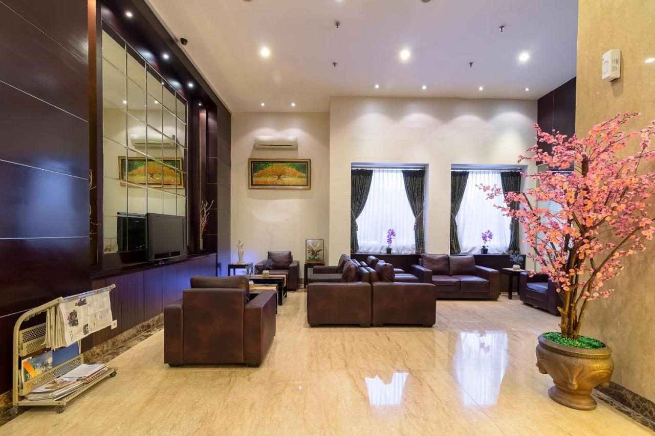Hotel Golden Sky Pluit Джакарта Екстериор снимка