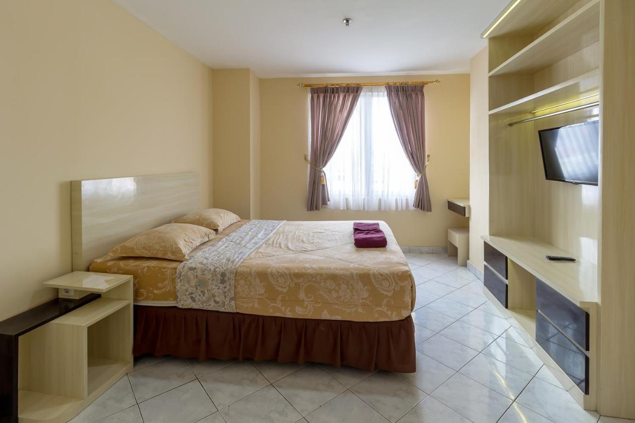Hotel Golden Sky Pluit Джакарта Екстериор снимка