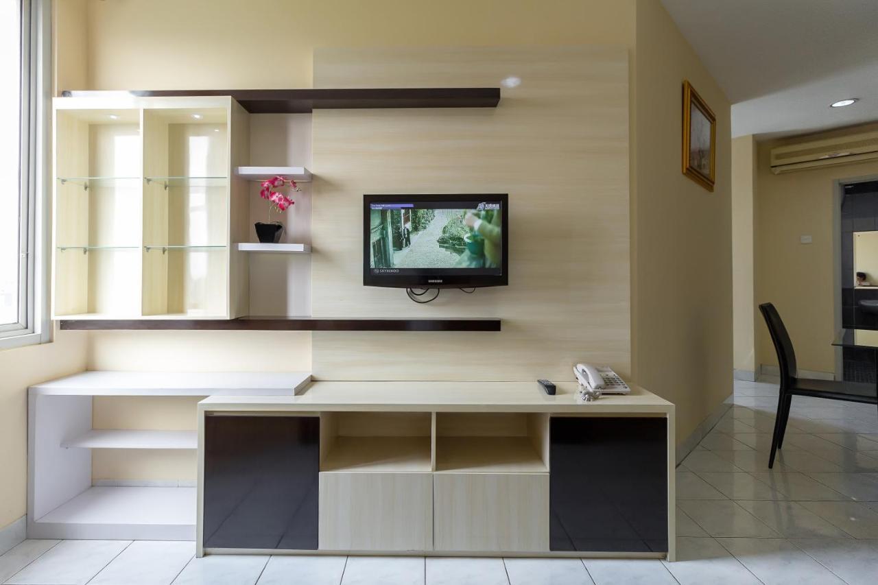 Hotel Golden Sky Pluit Джакарта Екстериор снимка