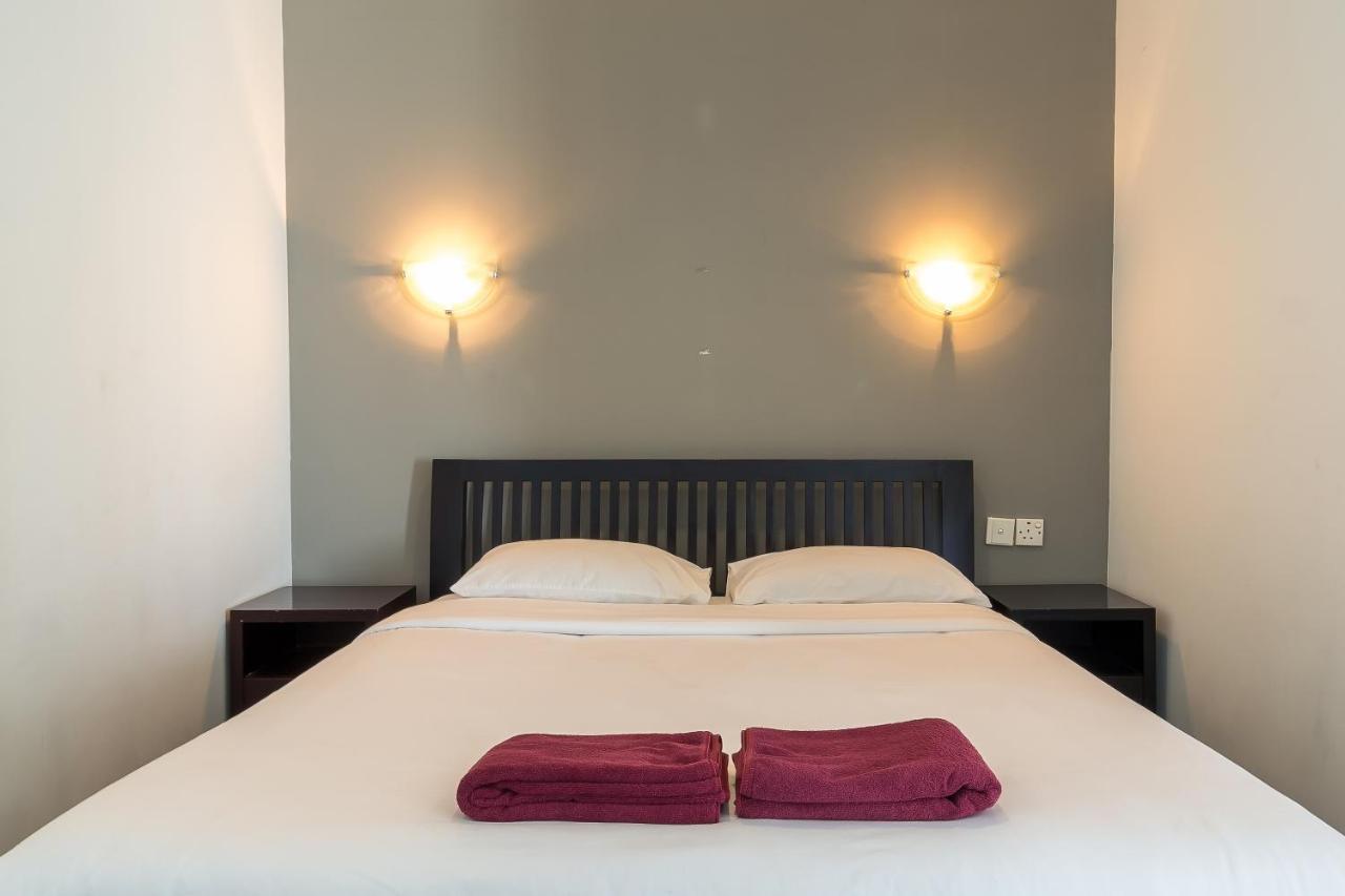 Hotel Golden Sky Pluit Джакарта Екстериор снимка