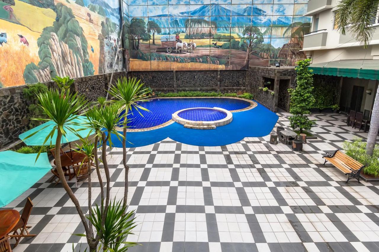 Hotel Golden Sky Pluit Джакарта Екстериор снимка