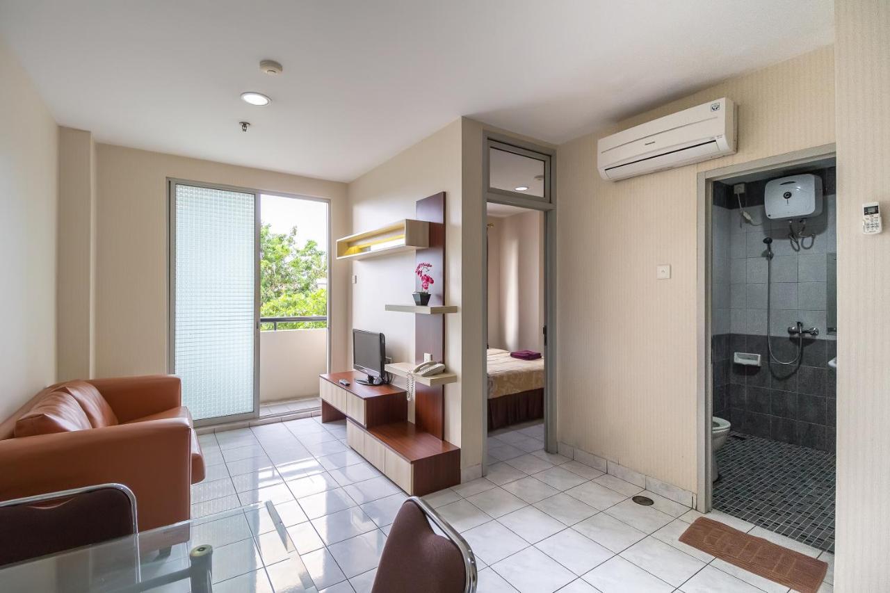 Hotel Golden Sky Pluit Джакарта Екстериор снимка