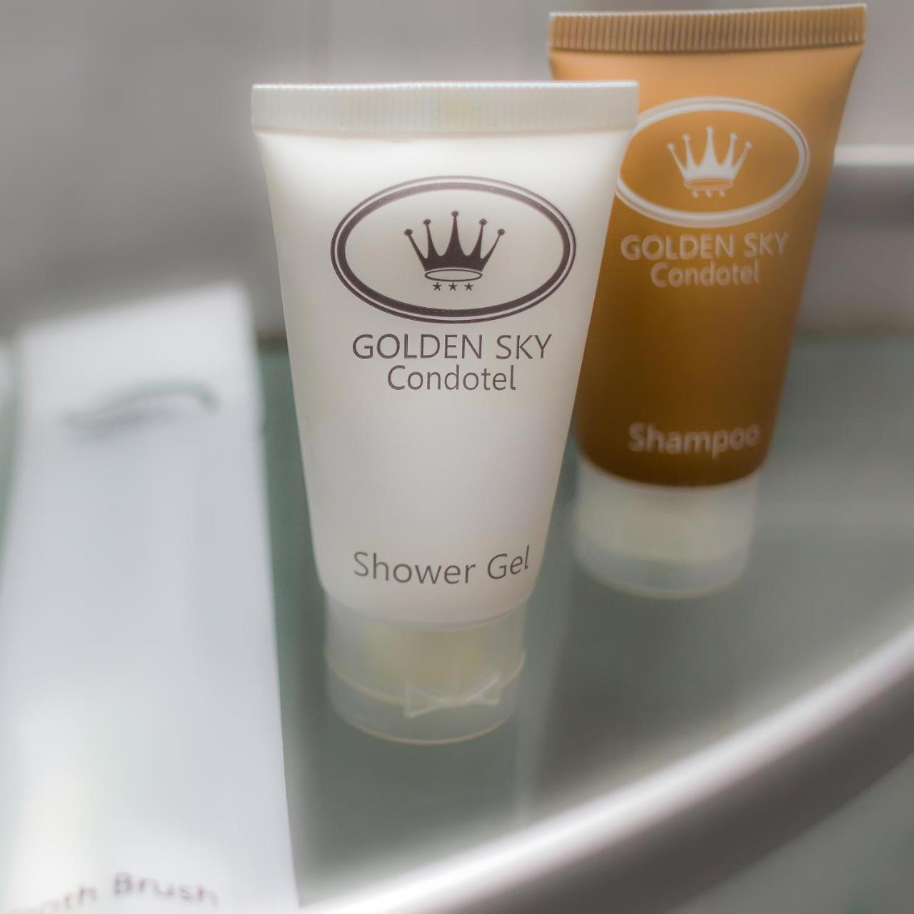 Hotel Golden Sky Pluit Джакарта Екстериор снимка